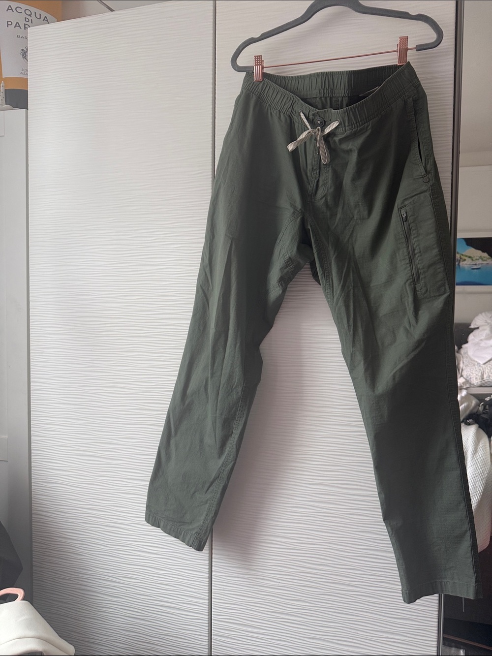 Vuori Men's Olive Green Cargo Pants